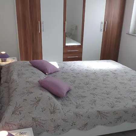 Lavanda & - One Bedroom With Shared Terrace Rab Town