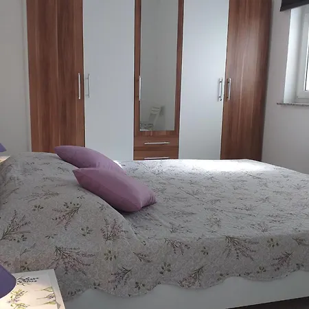 Lavanda & - One Bedroom With Shared Terrace * Rab Town