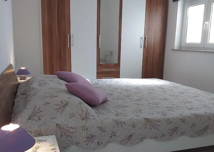 Lavanda & - One Bedroom With Shared Terrace * Rab Town