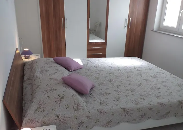 Lavanda & - One Bedroom With Shared Terrace Rab Town